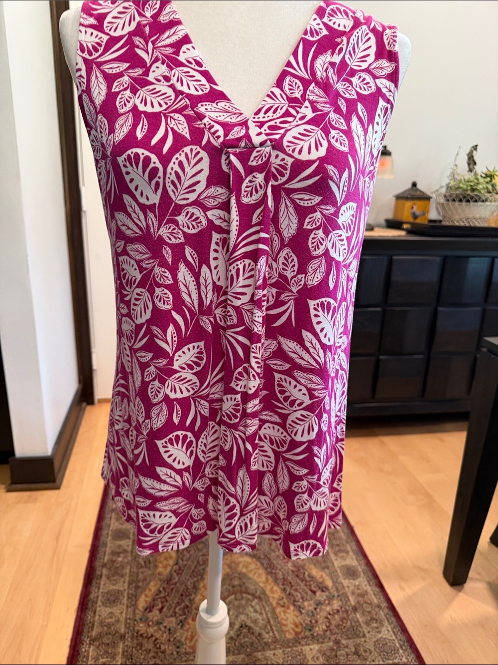 croft & barrow Fuchsia and White Leaf Print V-Neck Camisole